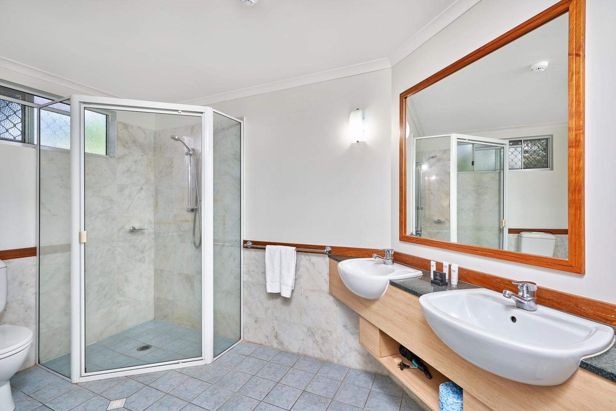 Alassio Apartments With Direct Pool Access Palm Cove Quarto foto